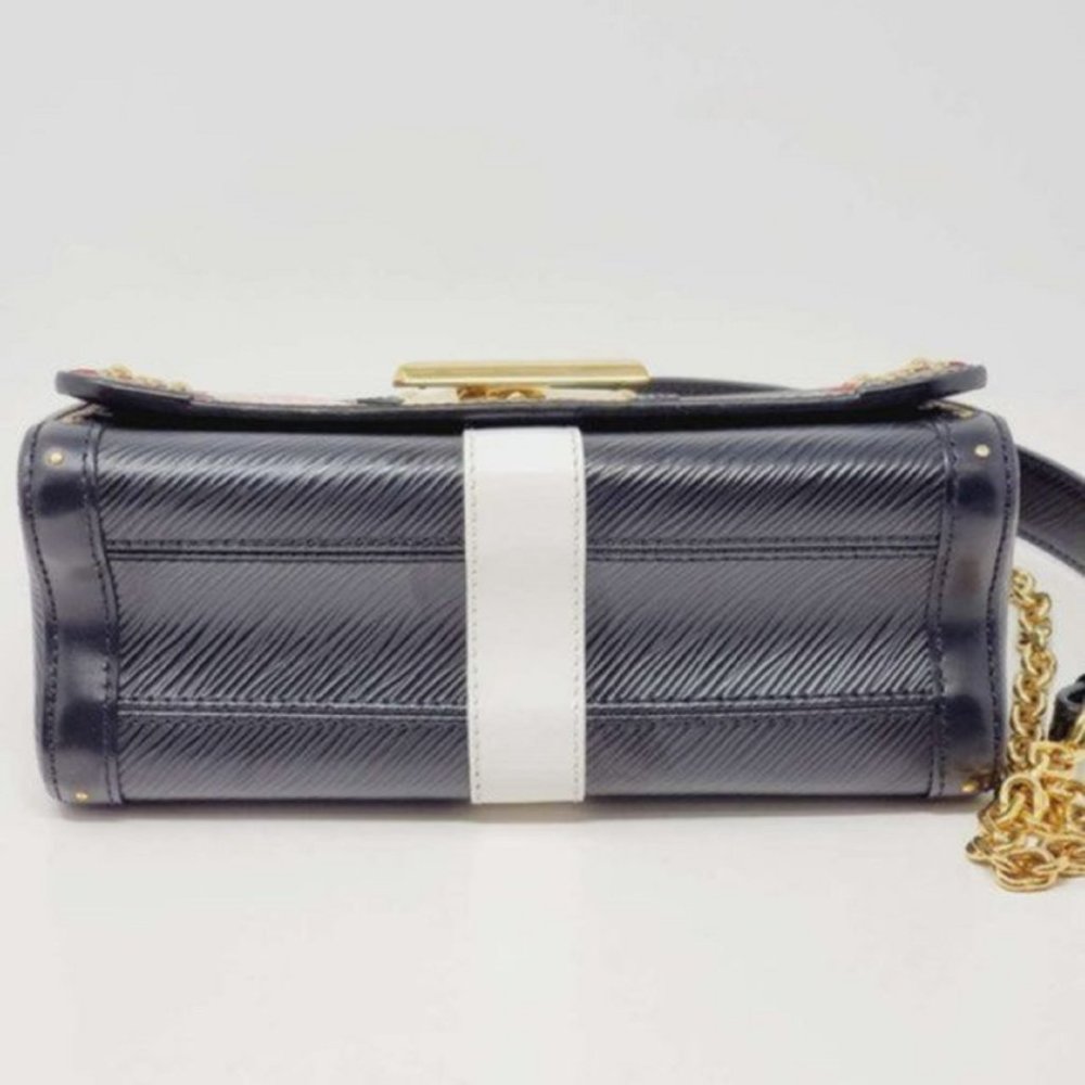 Louis Vuitton Twist MM Monogram Limited EditionBag - Picture 8 of 16